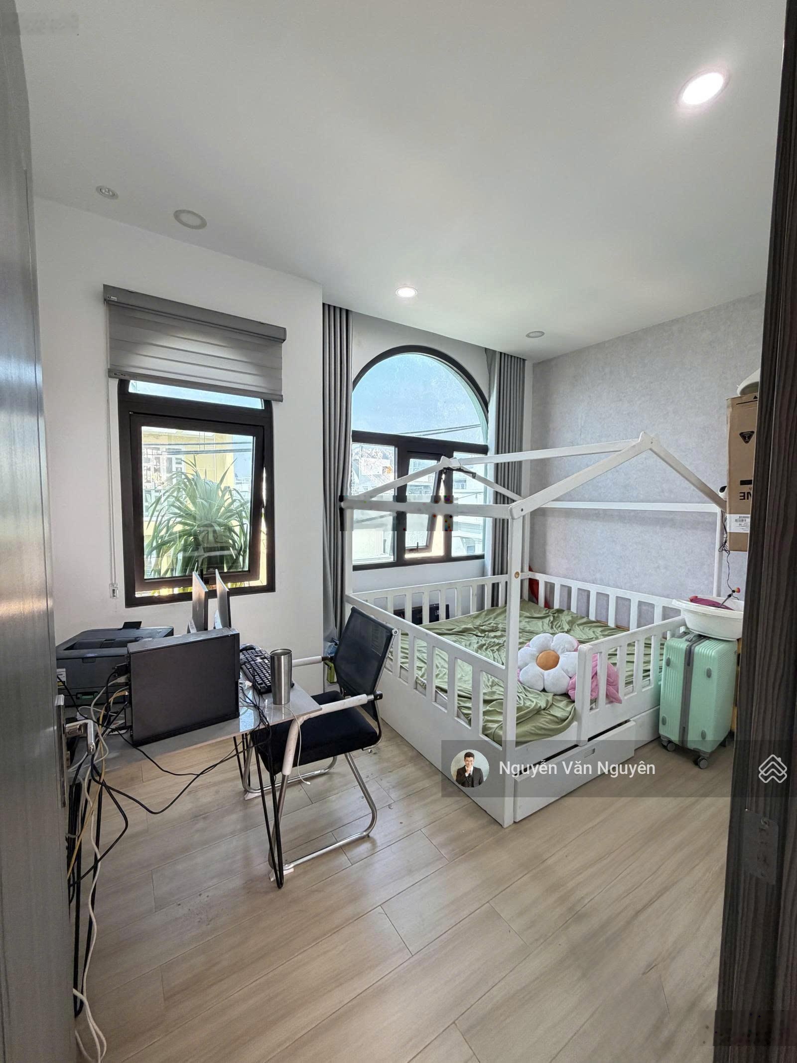 Hiếm. nhà 3 tầng hxt. thông tứ hướng. cạnh phạm văn đồng. full nội thất cao cấp. hoàn công đầy đủ