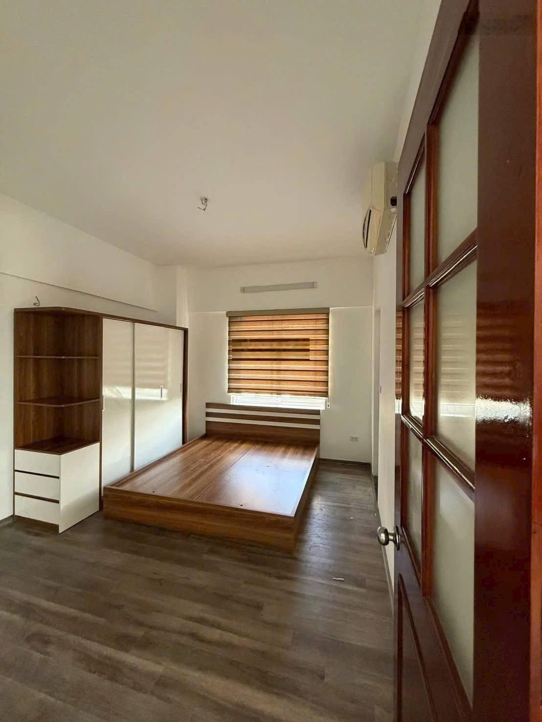 Bán căn hộ chung cư 2PN giá cực chất 4,3 tỷ, 75,5m2 tại Việt Hưng, Long Biên, Hà Nội