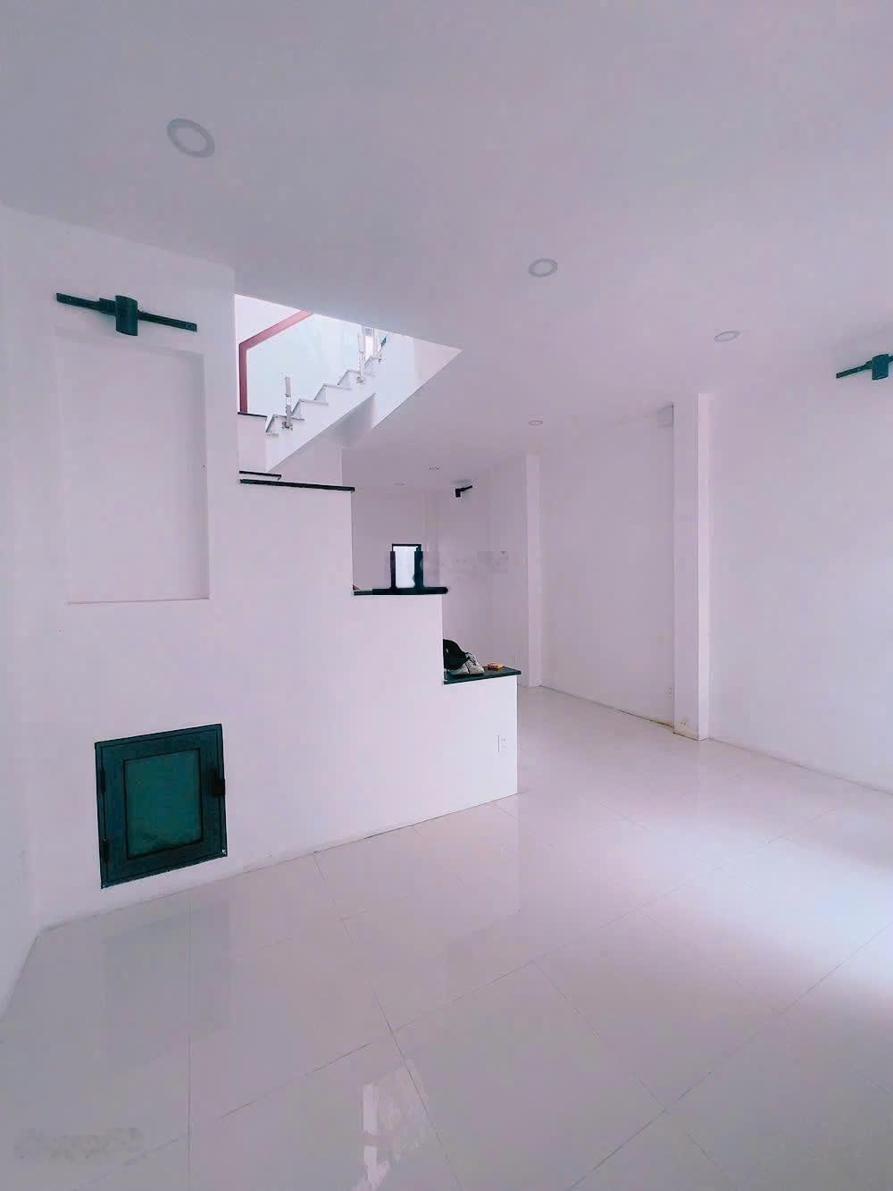 Bán nhà đường Ngô Chí Quốc, Phường Bình Chiểu. Hẻm xe hơi, nhà 1 trệt 1 lầu có 2PN 2WC đang để t