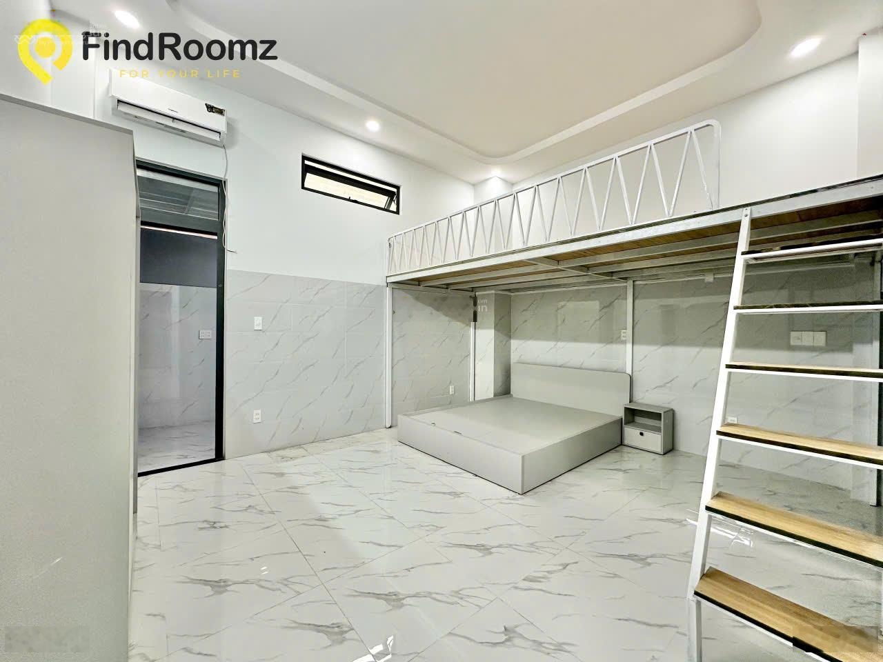 Sale Lỗ phòng 2 Không Gian Ngủ, Tách Bếp, Gác cao 1m7 nhận xe Oto