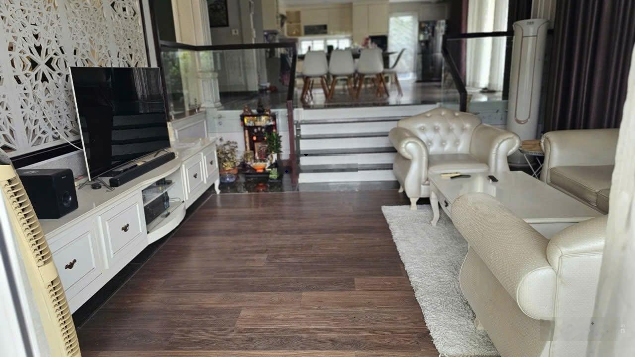 Bán biệt thự Góc 2MT, DT 17x22m, 1 lầu áp ngói,33 dg 135F Phước Long A Thủ Đức ( Q9 cũ )