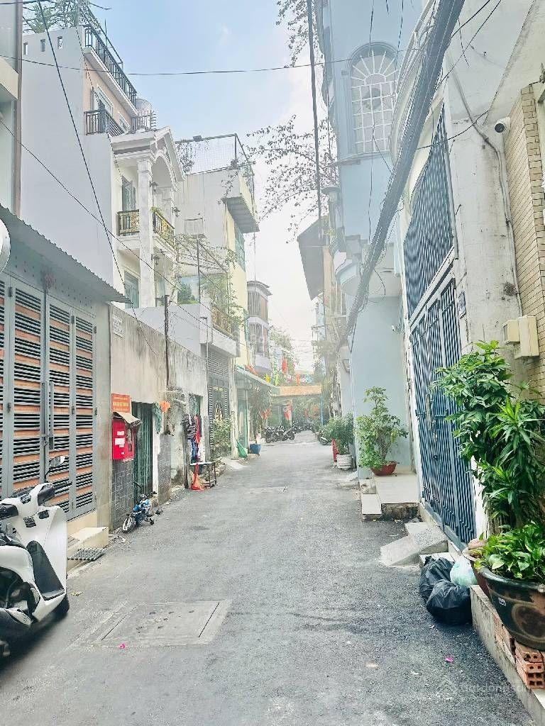 Ngay chợ tân hương- hẻm xe hơi thông- trung tâm phường tân quý- tân phú- dt 52m2- 5 tầng btct