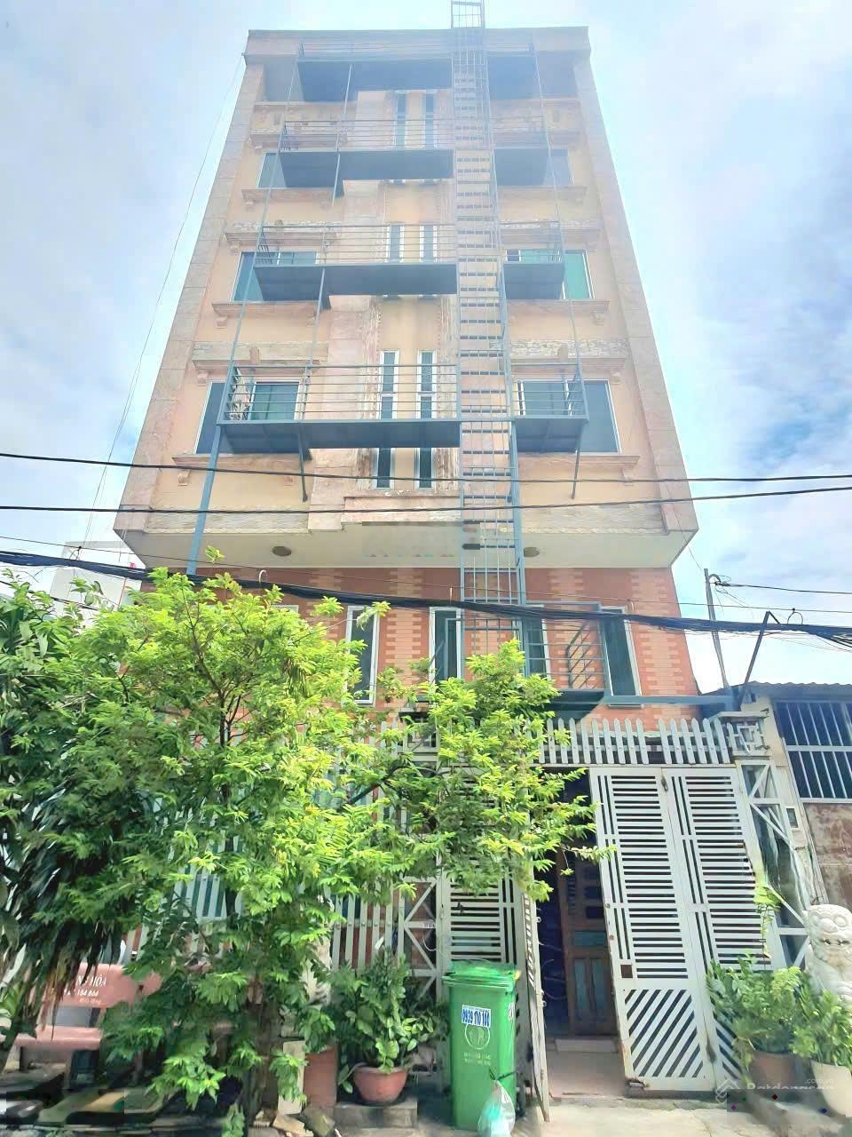 Bán tòa nhà CHDV 8x20m, tổng 31 phòng đường 8m QL1A Quận 12, giá 19 tỷ thương lượng