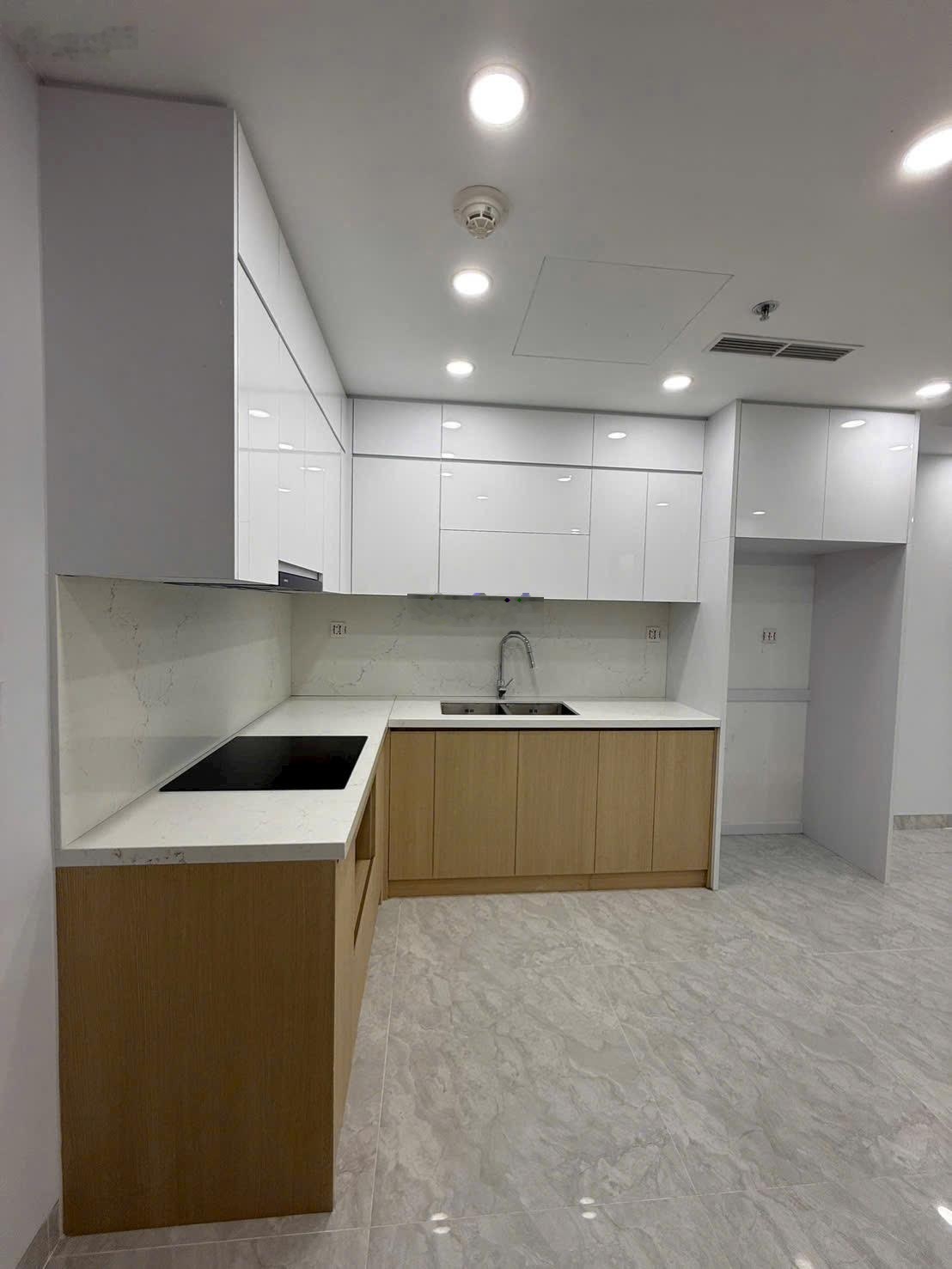 Chủ nhà cần tiền cho con du học bán gấp căn góc 3 ngủ tầng thấp view nội khu