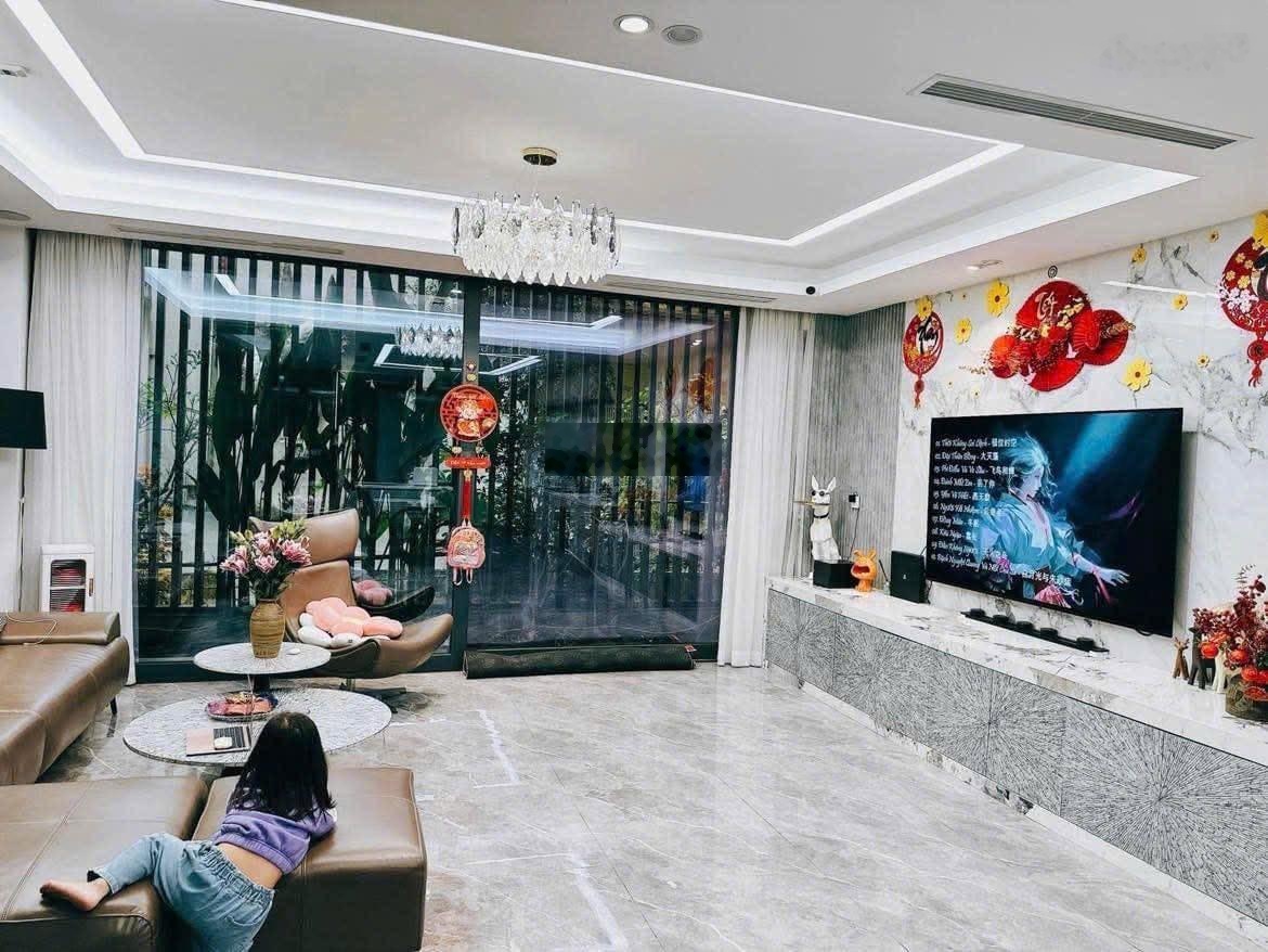 Phân lô ô tô vào nhà phố Đoàn Thị Điểm - Cát Linh - 90m2 sổ đẹp - 6 tầng thang máy - 27.9 tỷ