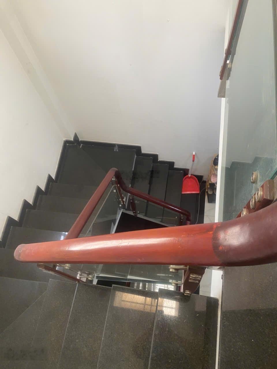 Bán nhà mặt tiền nguyễn hồng đào- sẵn hđ thuê - gần ga metro tuyến 2