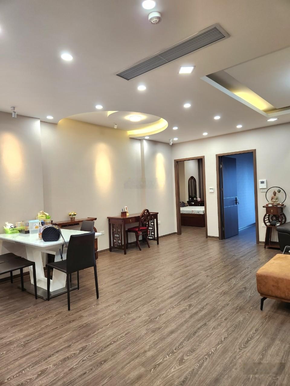 Bán nhanh căn hộ 3 phòng ngủ 2 vệ sinh chung cư Đông Đô, gần mặt phố Nghĩa Đô