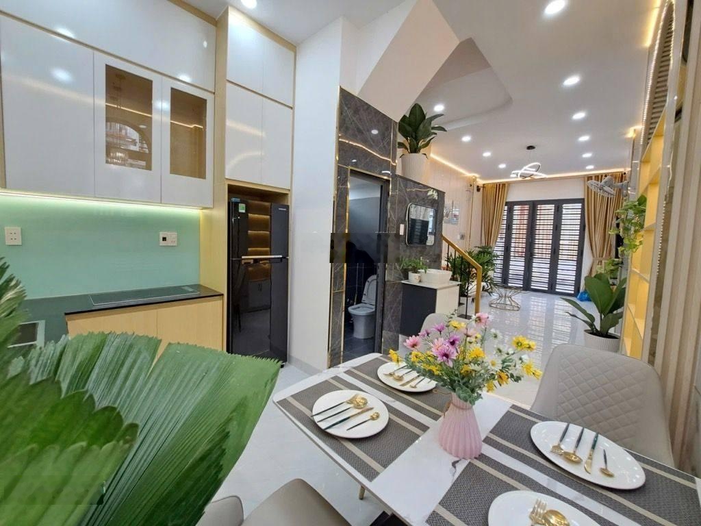 nhà đẹp Huỳnh Tấn Phát, hẻm oto, 77m2 4pn chỉ 5tỷ650,