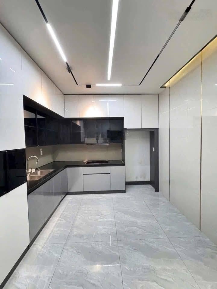 1.150 tỷ nhà mới xây 125 m2 sổ hồng hoàn công sát kcn tân đức ( 5x25)