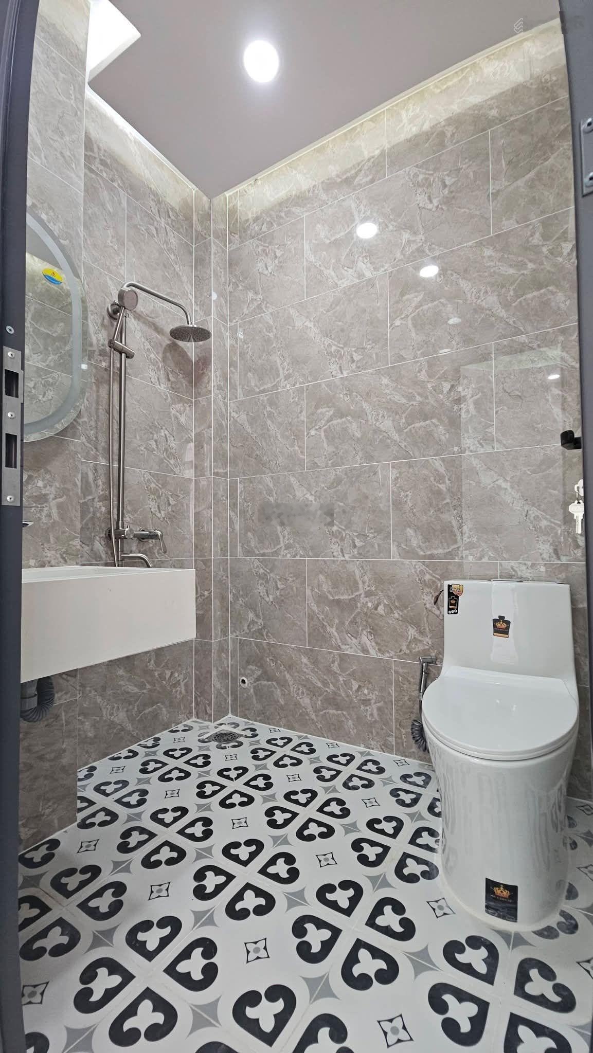 Bán nhà sổ hồng riêng, chủ cần bán gấp, sang tên công chứng nhanh