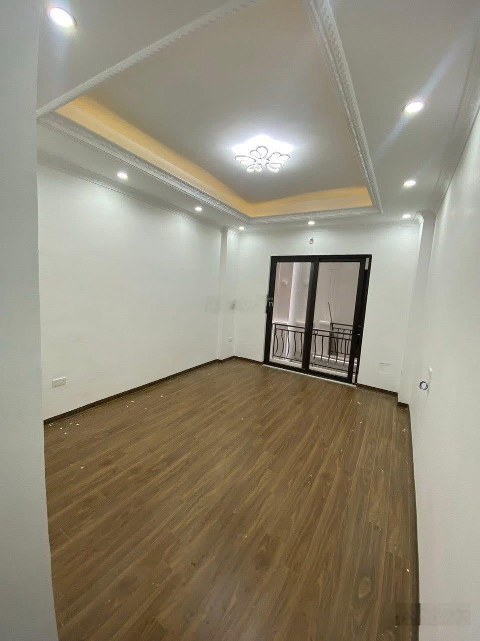 Ô tô đỗ cổng phố Hồng Mai nhà dân xây nguyên bản 28mx 4T giá nhỉnh 4 tỷ sổ đỏ CC có TL