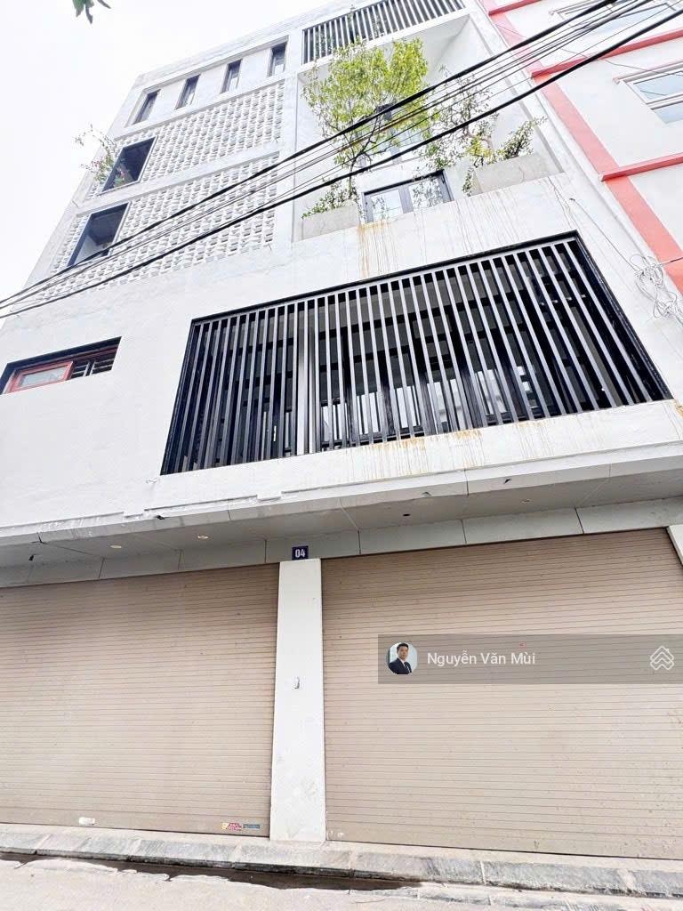 Nhà đẹp khu đấu giá thôn Đìa 1 Nam Hồng, ô tô vào tận nhà, 6 tầng thang máy, cầu thang gỗ