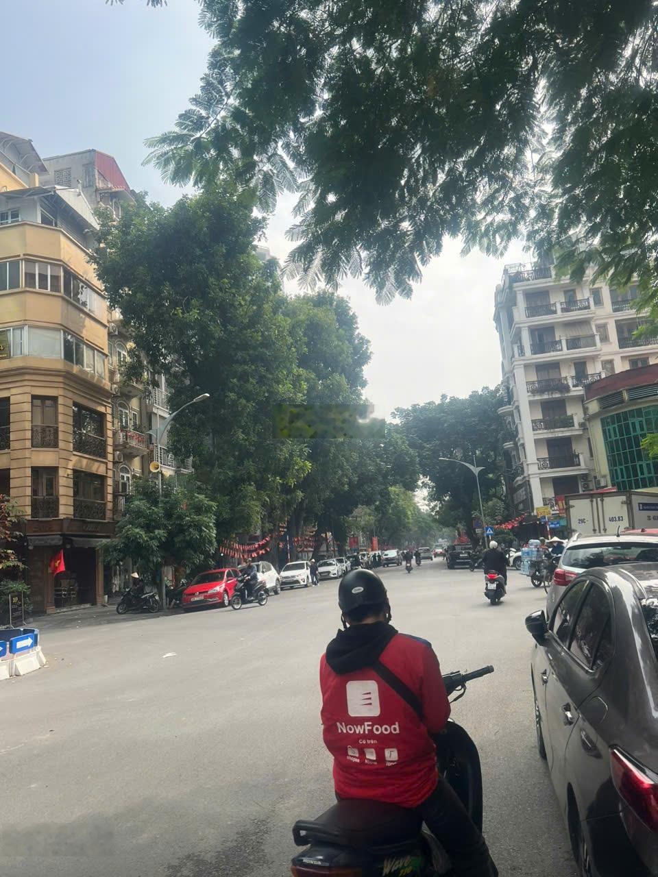 Bán nhà mặt phố Lê Đại Hành, thiết kế hiện đại. Diện tích 98m2