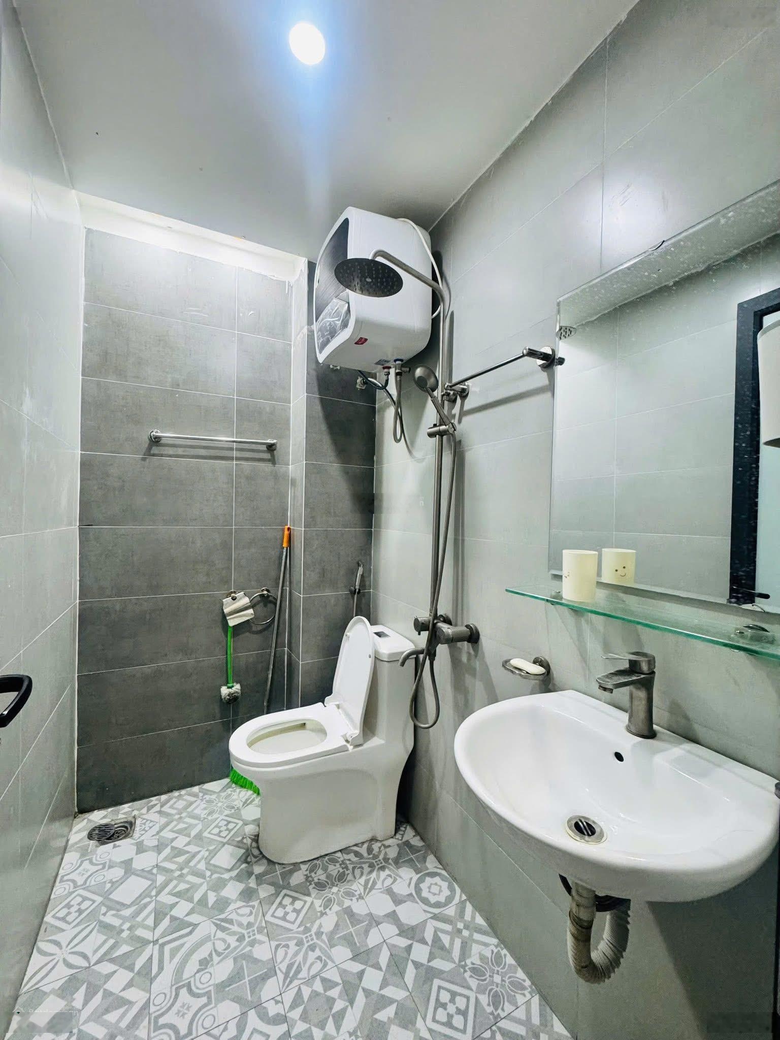 Ô tô đỗ cổng phố Dương Văn Bé nhà đẹp 2 thoáng 4 ngủ ngõ thông 35mx4T giá nhỉnh 5 tỷ sổ đỏ CC có TL