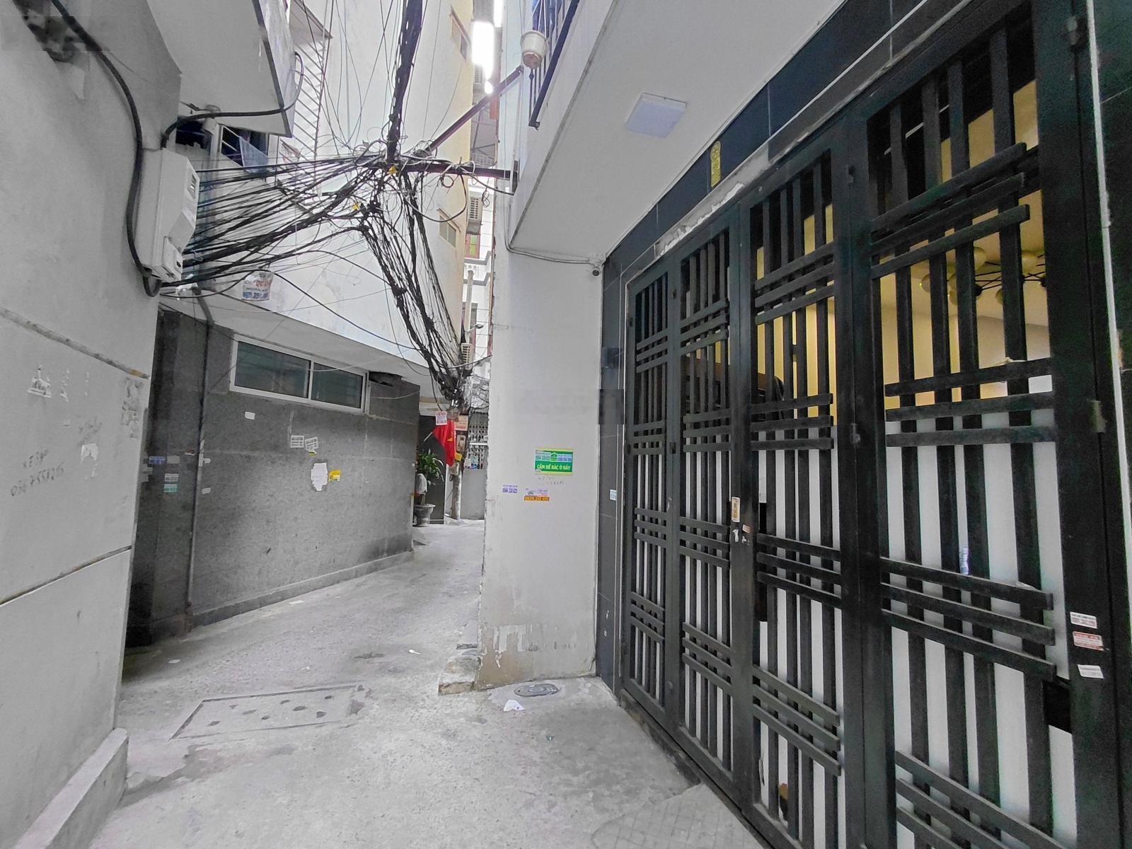 Nhà đầu ngõ 1150 Đường Láng 50m2x5 tầng, MT 3.9m, giá 12.7 tỷ