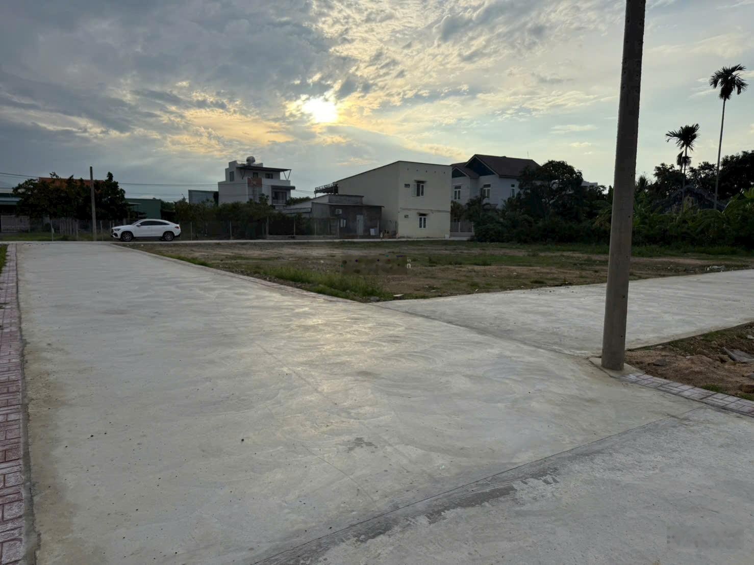 Bán 9 lô Võ Kiện, Diên An, ngay khu TĐC. Giá 14,5 triệu/m². (có bán Sỉ hoặc lẻ). Sổ hồng sẵn có