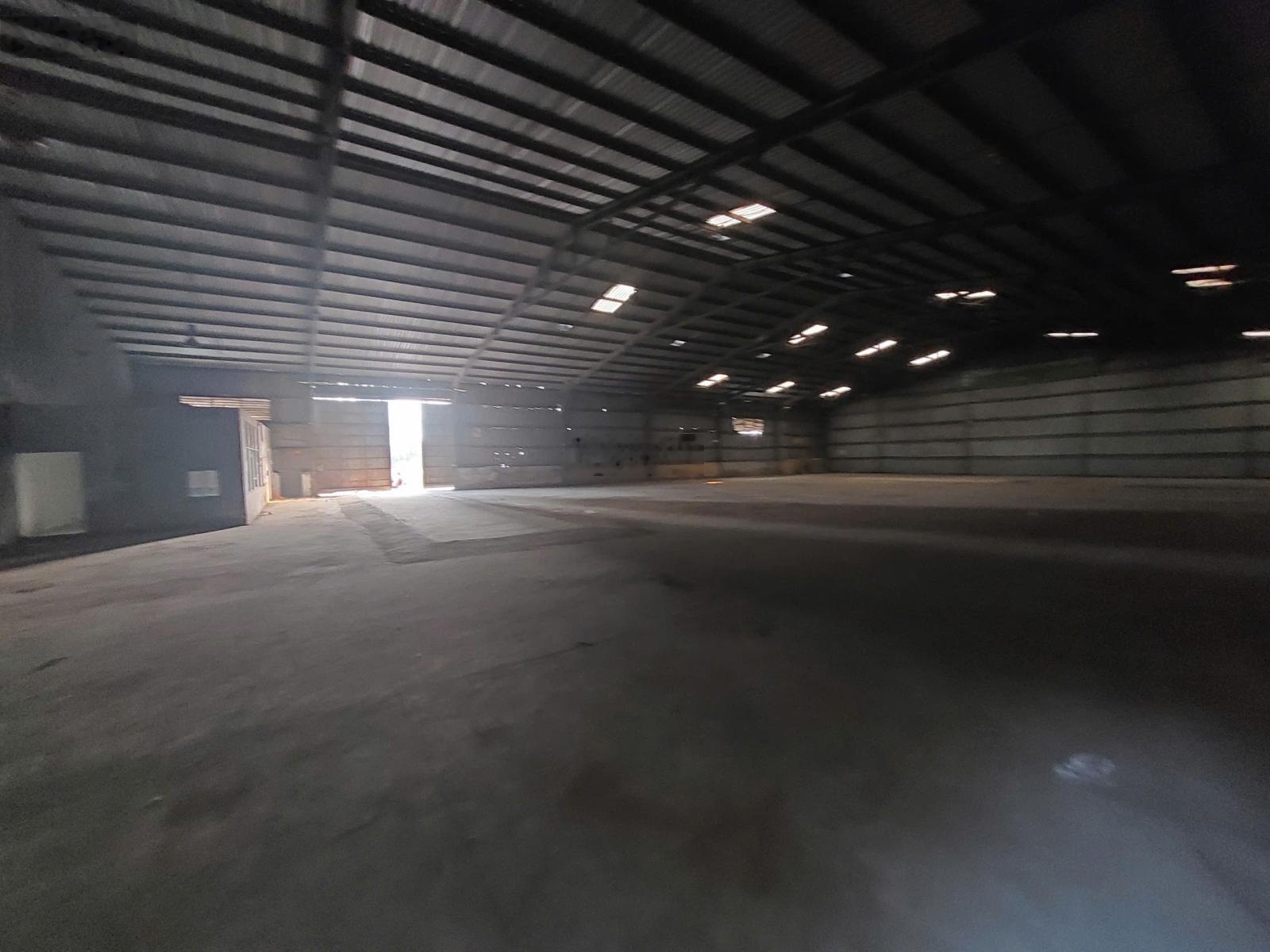 Cho thuê kho 900m² mặt tiền Nguyễn Văn Quỳ, Quận 7 Xe Container vào tận nơi.