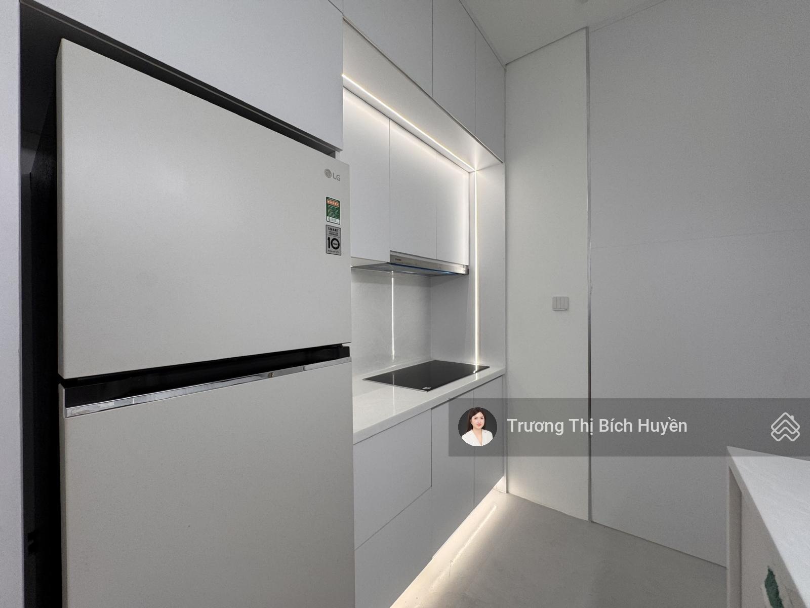 Chính chủ gửi bán căn 2pn sunrise city view a-xx.11 full nội thất giá tốt