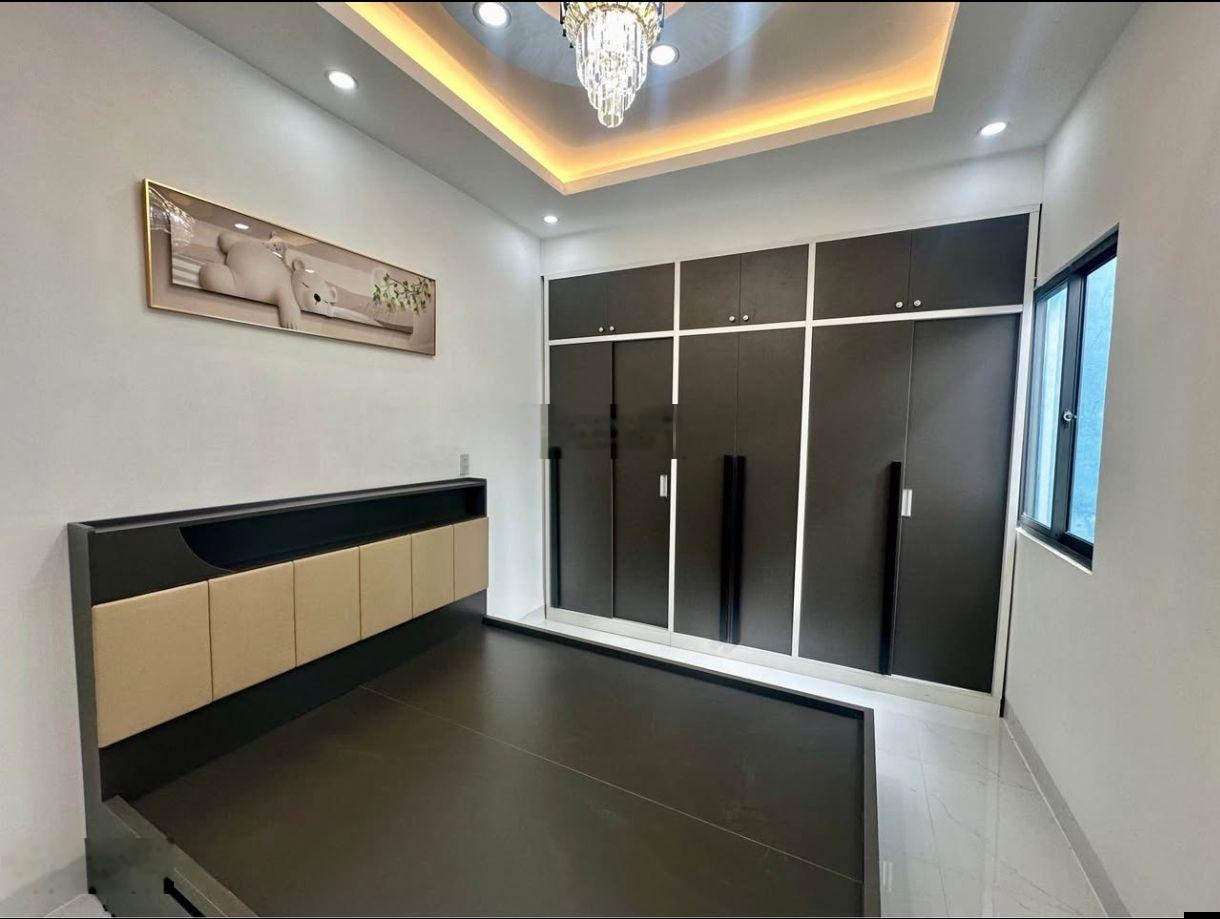 Bán nhà hiếm- dt: 140m2 giá 6x tỷ- 2 tầng có dòng tiền 23tr/tháng - hẻm oto -khu tên lửa