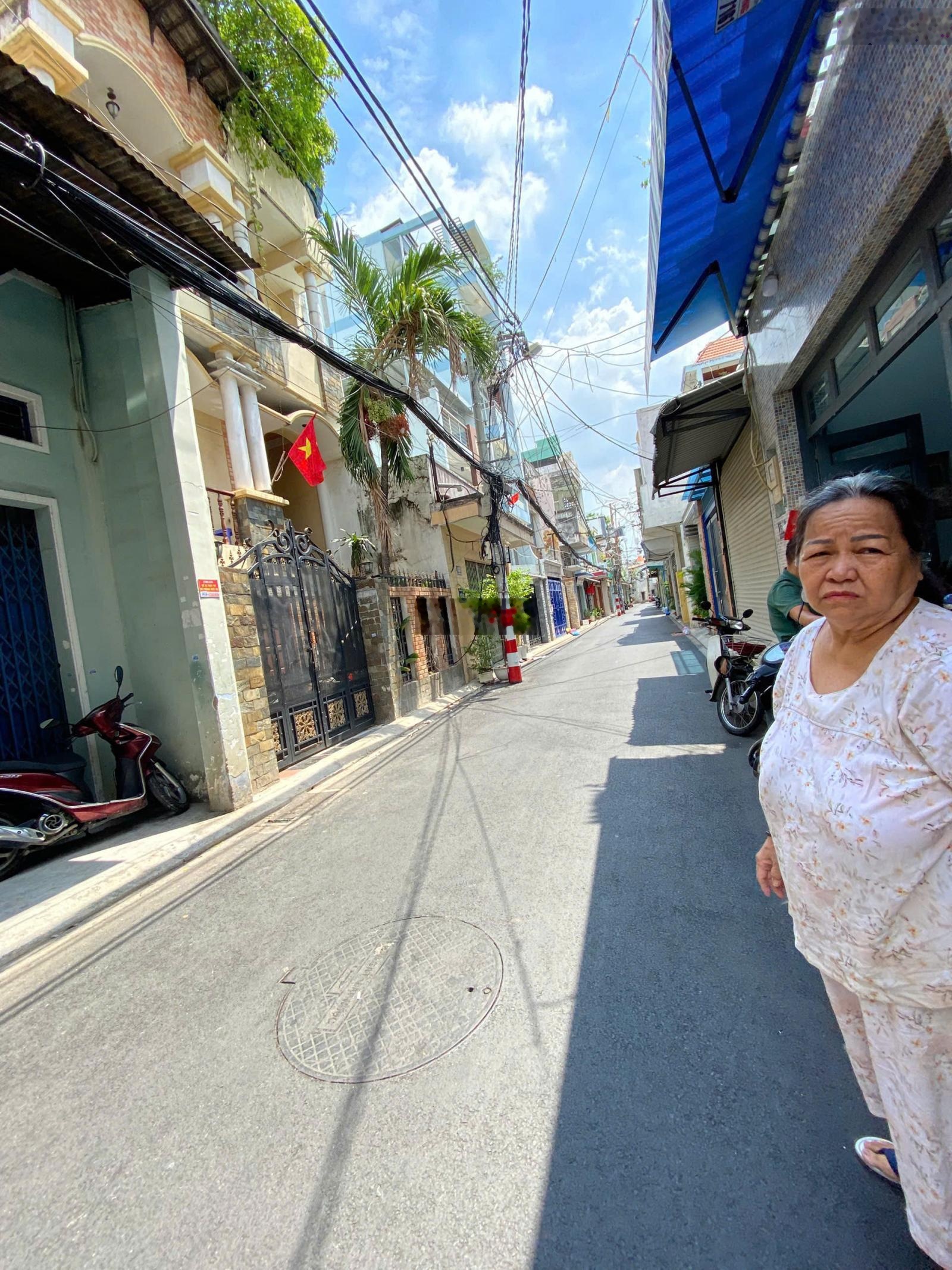 Hẻm ô tô Trương Công Định, Tân Bình - 70m² (4.3 x 17) - Nhà cấp 4 tiện xây mới - Giá tốt 8.4 tỷ