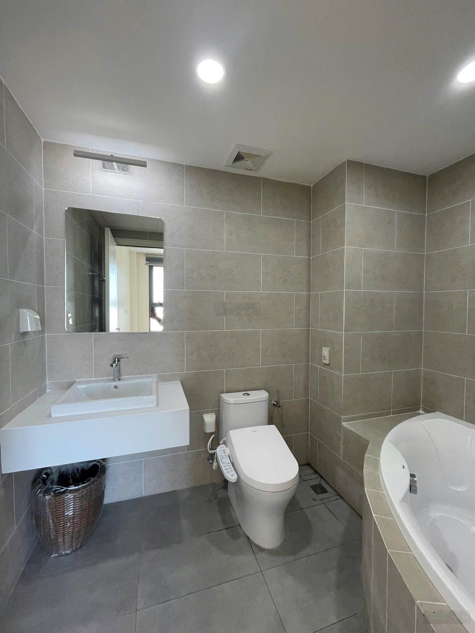 Căn 1PN+ D-Homme tầng cao view Đầm Sen Giá 4,7 tỷ (Căn cuối)