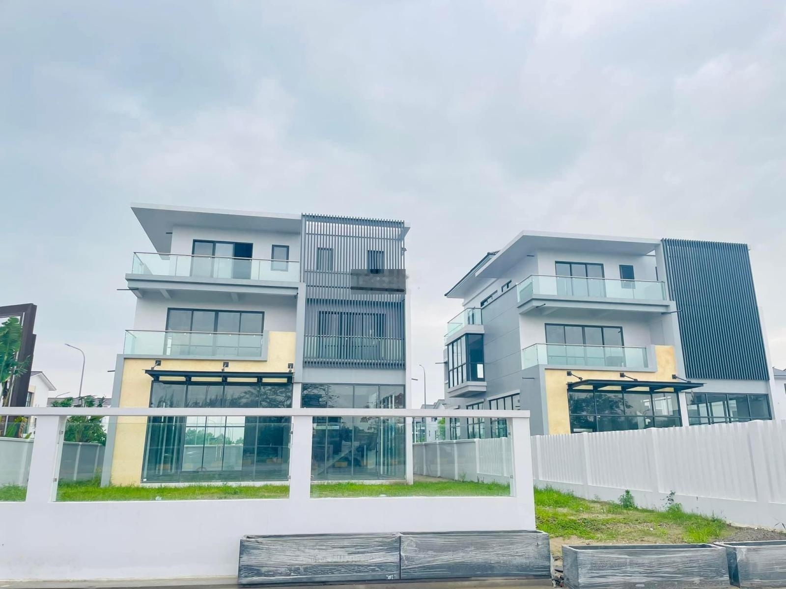 BÁN NHÀ MẶT ĐƯỜNG , THUỶ NGUYÊN HẢI PHÒNG: 550m2 x 3 Tầng, Đường trước nhà 90m