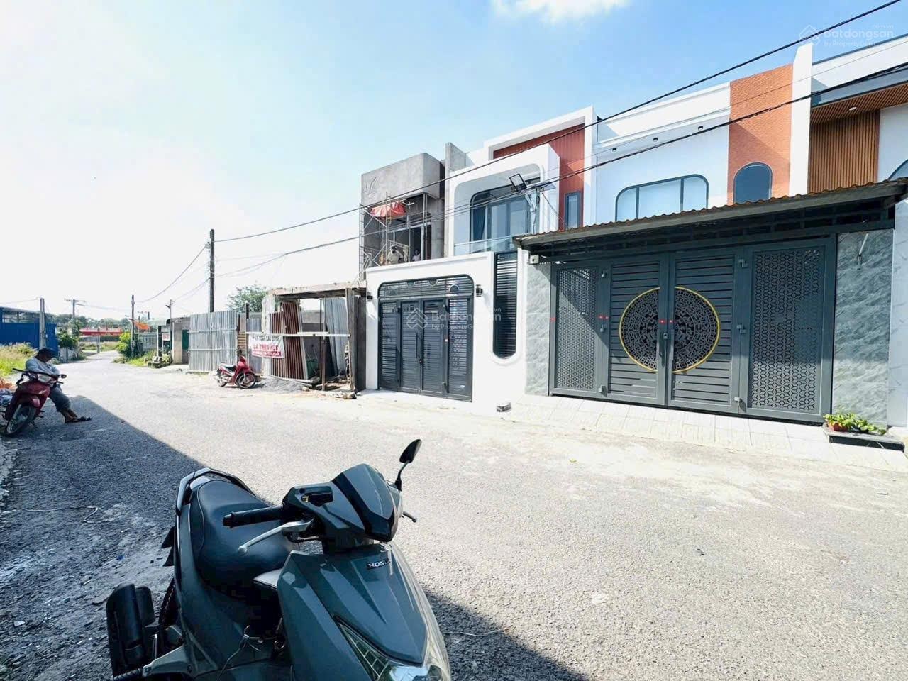 Bán nhà lầu, SR,TC, Trảng Dài gần chợ KP4, đường nhựa 10m, chỉ 3tỷ390