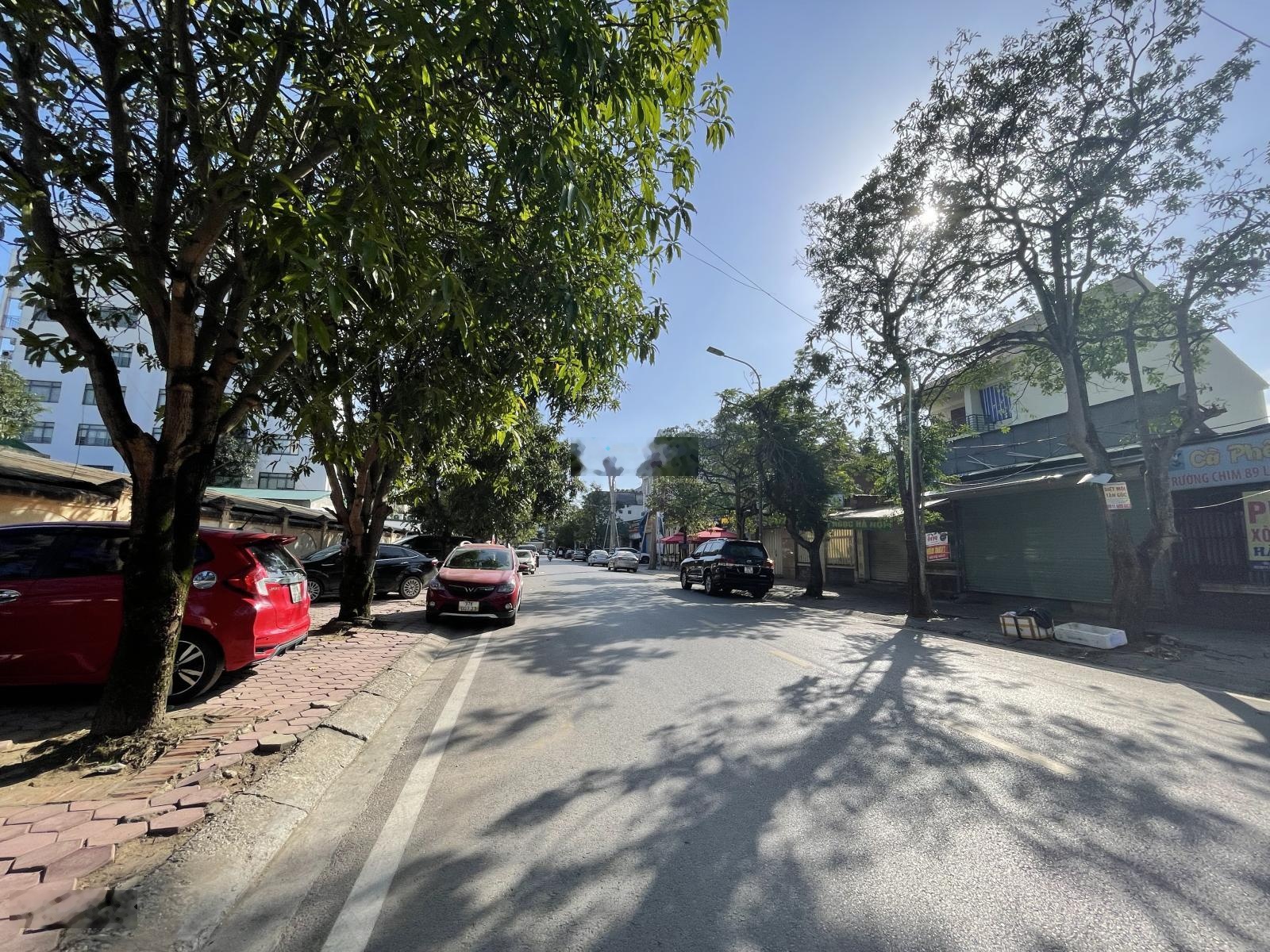 Cần bán đất 287m2 trung tâm thành phố Vinh, mặt đường kinh doanh Lê Hoàn.