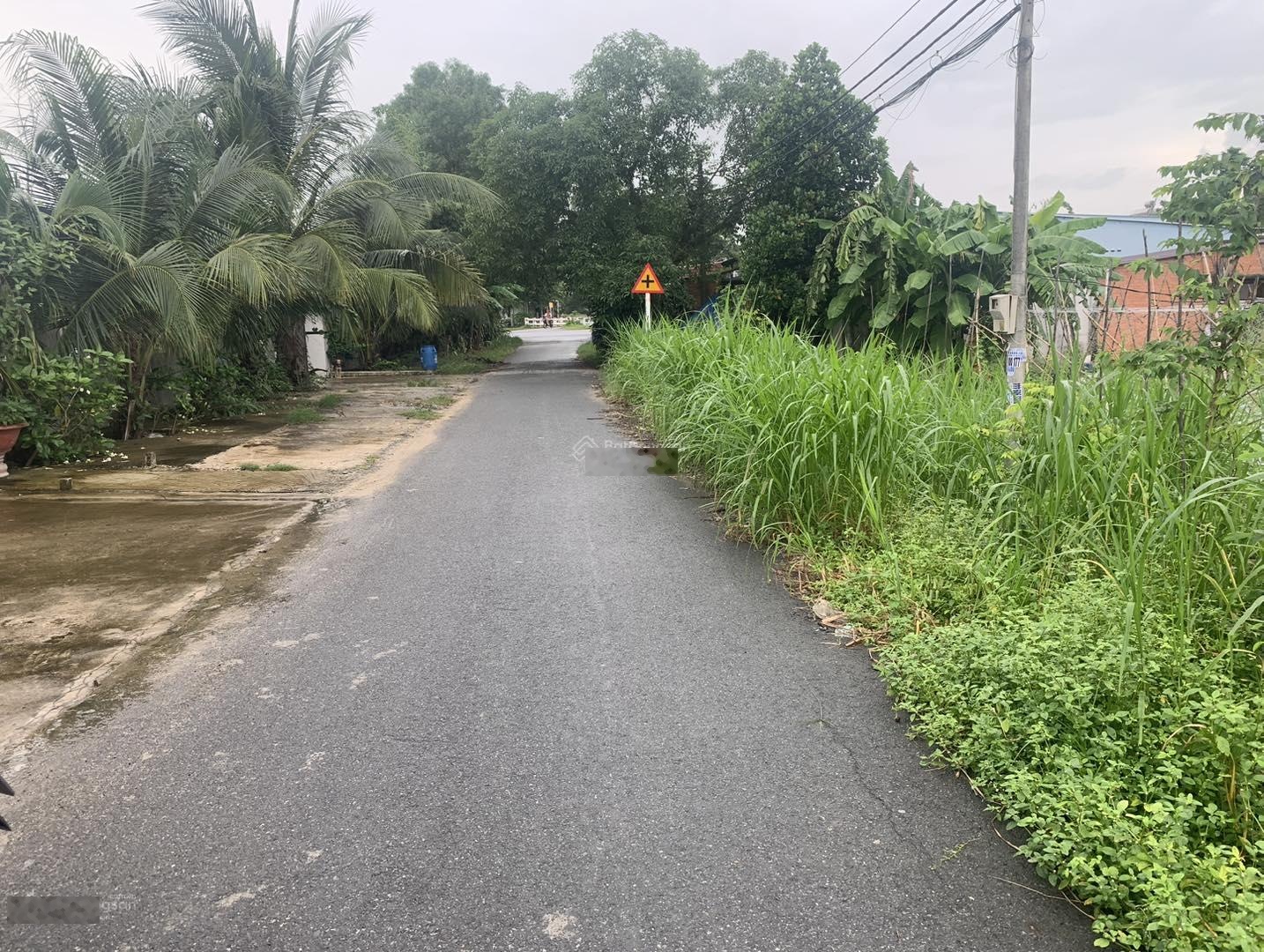 Cầu vượt Củ Chi, đất 232m2 thổ cư ngang 7m mặt tiền đường nhựa 8m, sổ hồng riêng