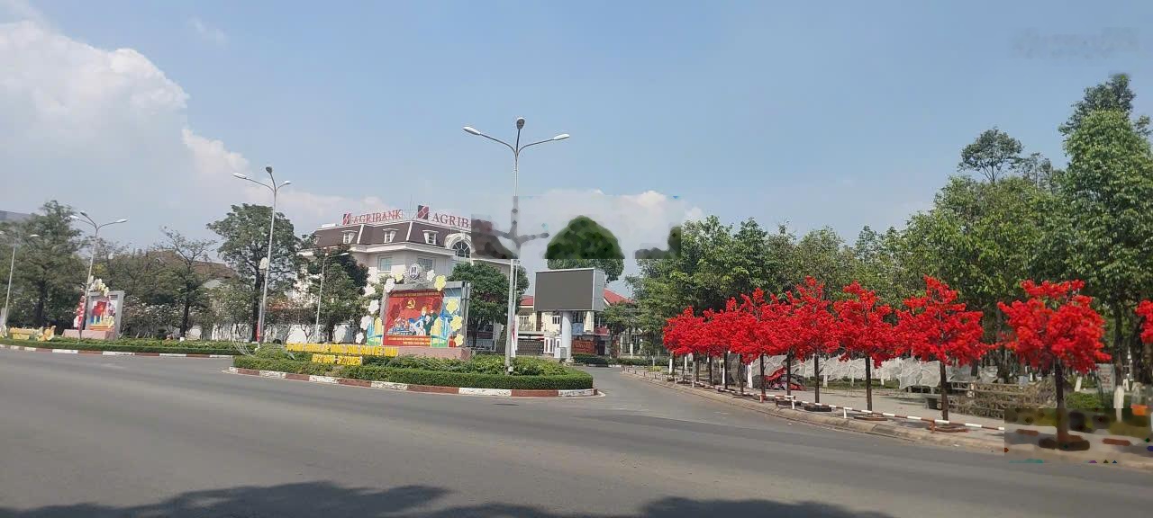 Sở hữu ngay biệt thự đẳng cấp đường E Trung Tâm Hành Chính Dĩ An - 208.5m2 chỉ 19 tỷ, LH0932903606