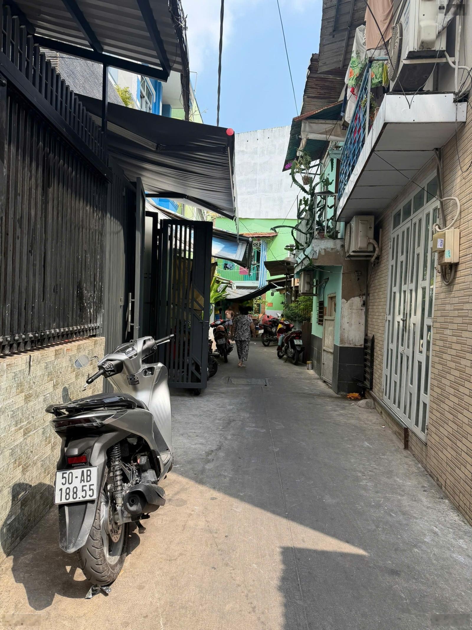 Nhà mới xây đường phạm hùng p. hưng phú q8