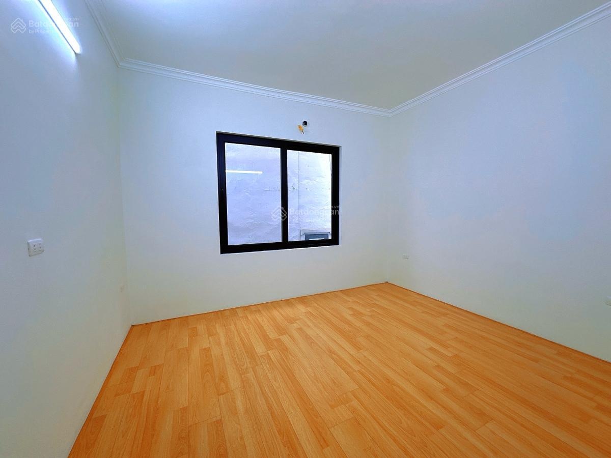 Nét quá! Nhà mới phố Hào Nam, gần ngã tư, 2 mặt thoáng, cách phố 3 nhà, gần ga tàu điện