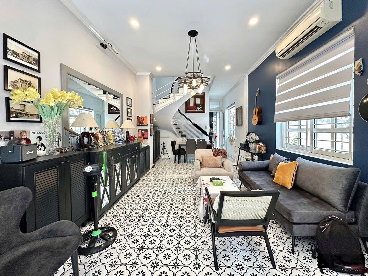 Xuất cảnh bán gấp - Bán nhà mặt tiền Hoa Lan 60m² 4 tầng - 29 tỷ