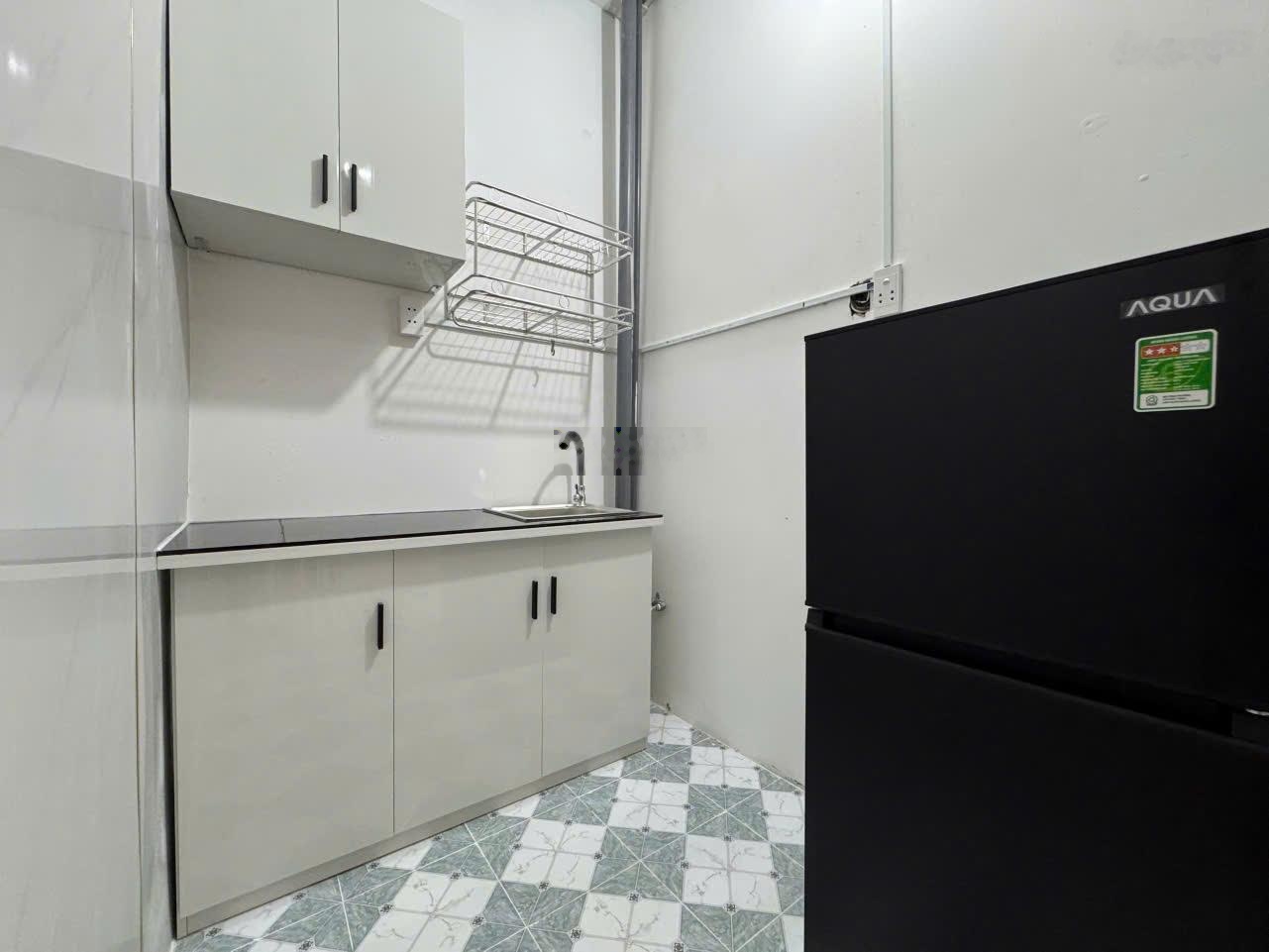 Phòng ban công Thang Máy Hoàng Hoa Thám gần sân bay TÂN SƠN NHẤT