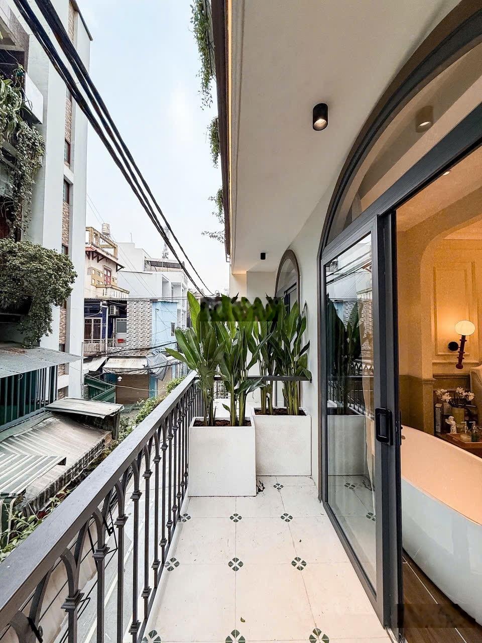 Bán toà nhà khách sạn 595/33/14-16 Cách Mạng Tháng Tám, P.15, Q 10. 5 tầng, DT: 6x8m, giá: 19,9 tỷ