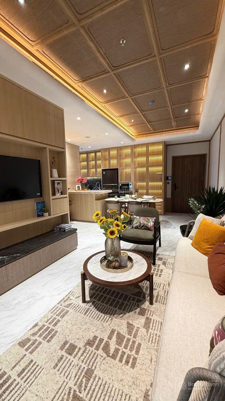 Khách chào bán căn hộ Essensia Sky lầu cao, block B view PMH, giá 5.85 tỉ. LH Mai Linh 0901377885