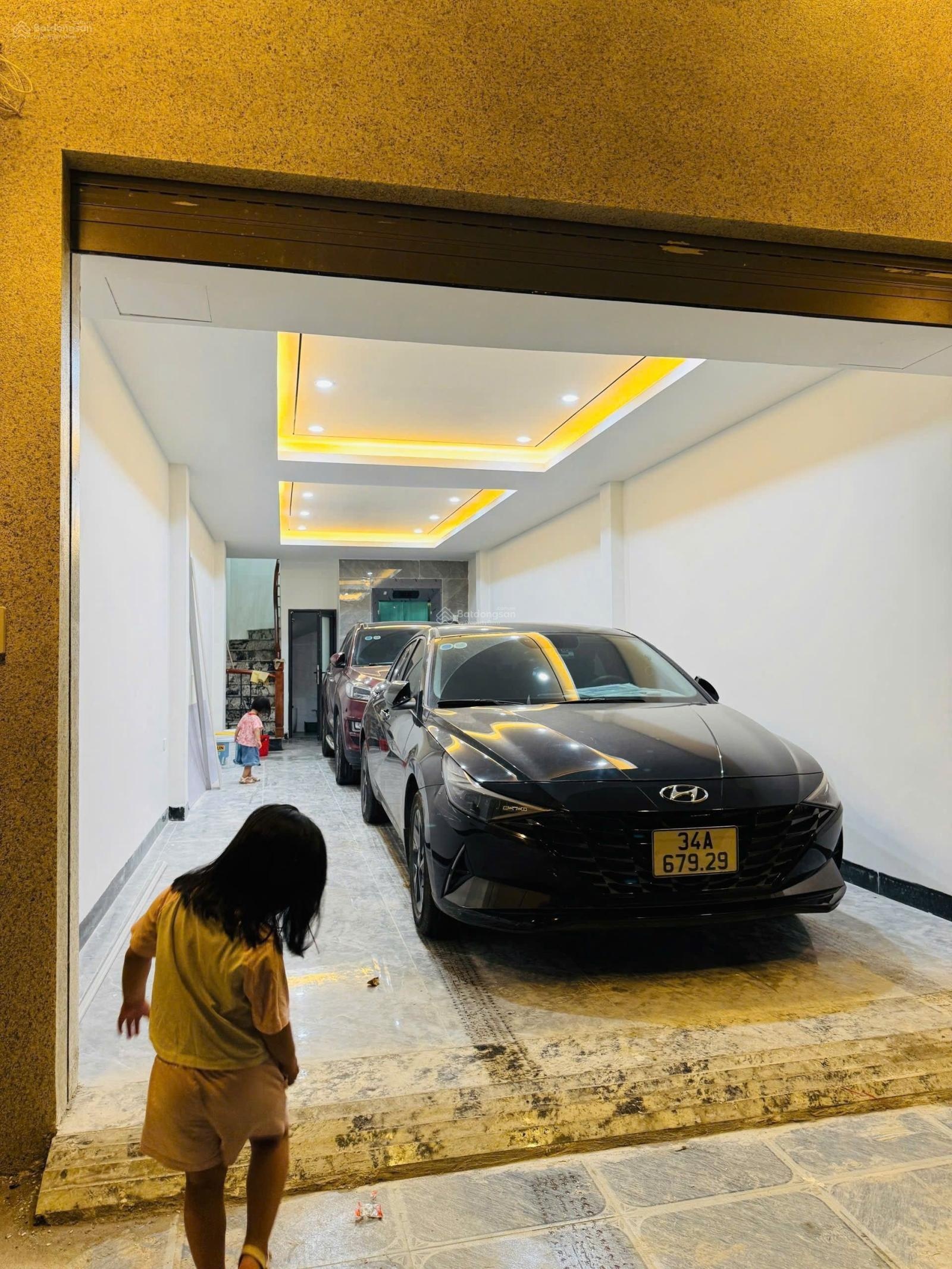 Bán nhà mặt phố trạm, 60m, thang máy, gara 2 ô tô, kinh doanh đa dạng, gần cầu vĩnh tuy,19xty