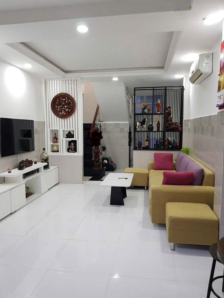 Bán NR HXH CMT8 5 tầng 40m2 nhỉnh 8 tỷ