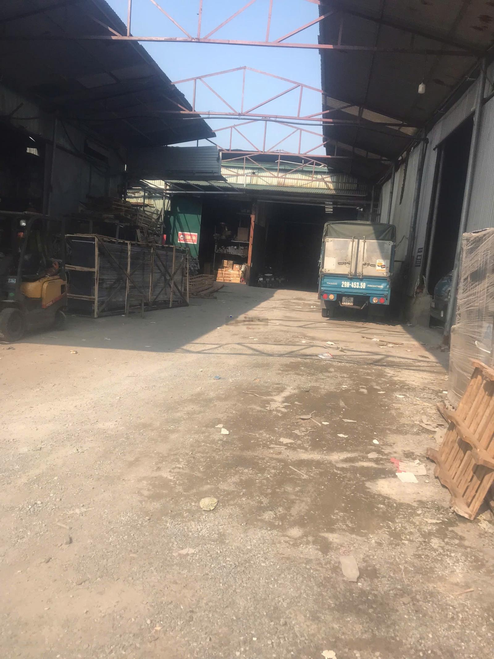 Cho thuê kho xưởng tại p Đức Giang - Long Biên. Diện tích 900m2, cao 7m
