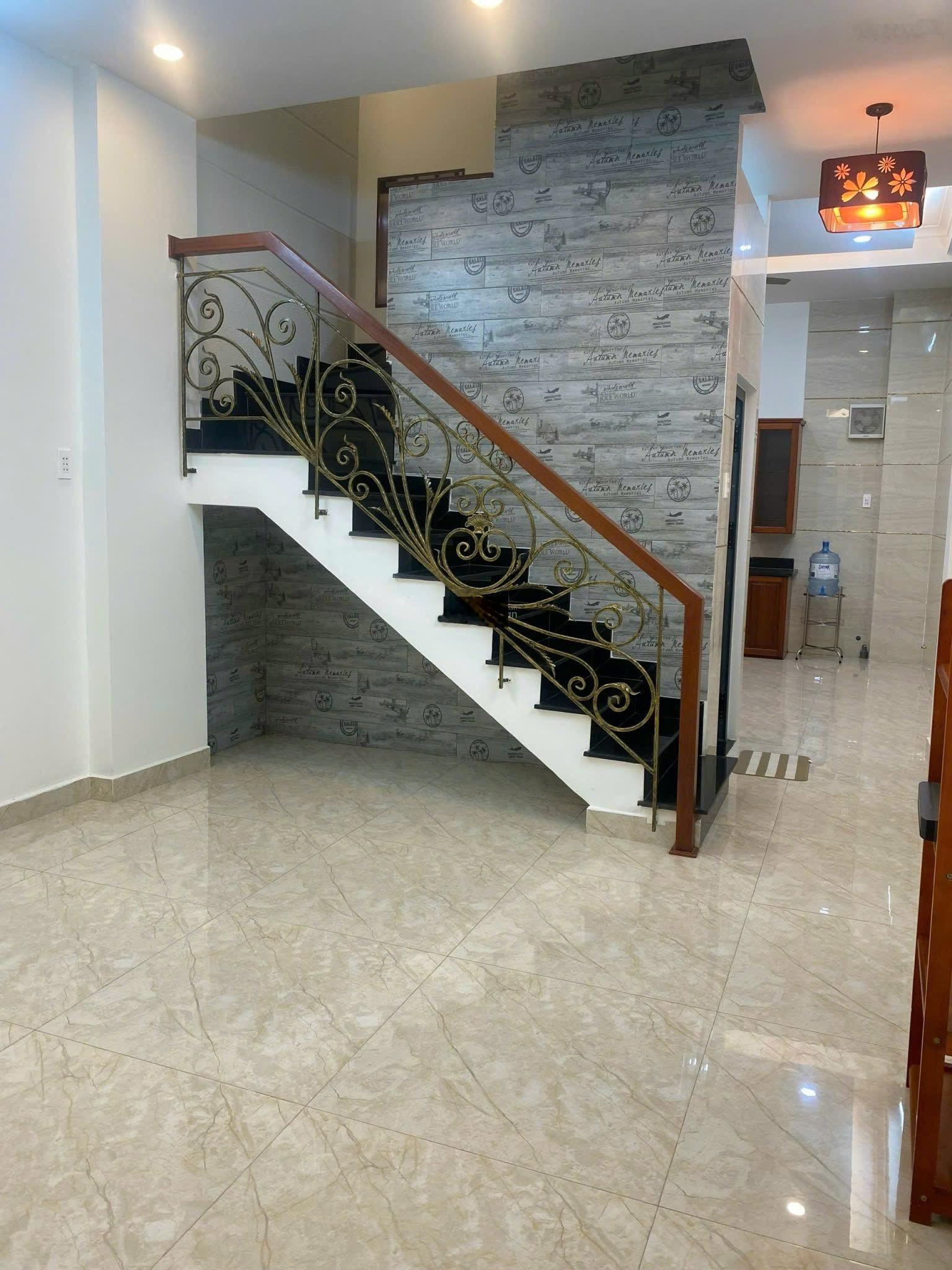 Nghiêm túc: nhà mtien thống nhất p10 gò vấp: vị trí đẹp, đang cho thuê sẵn dòng tièn