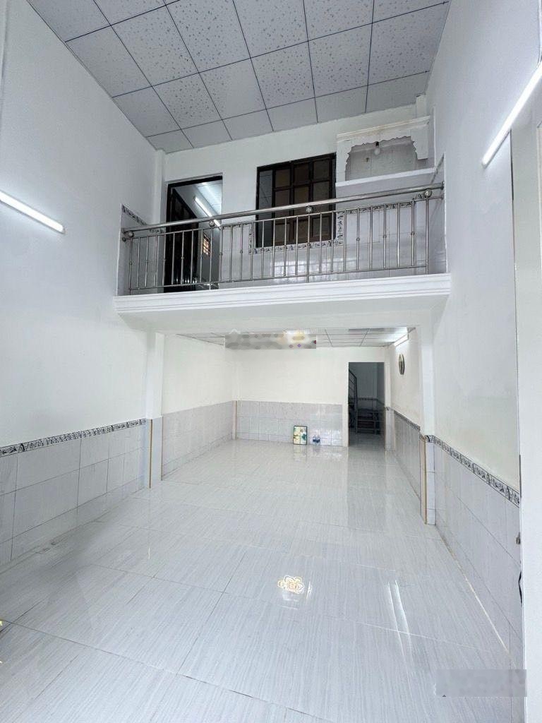 4 tỷ 100 thương lượng, nhà 2 tầng, đường 5 mét, diện tích : 3,95 x 10,43