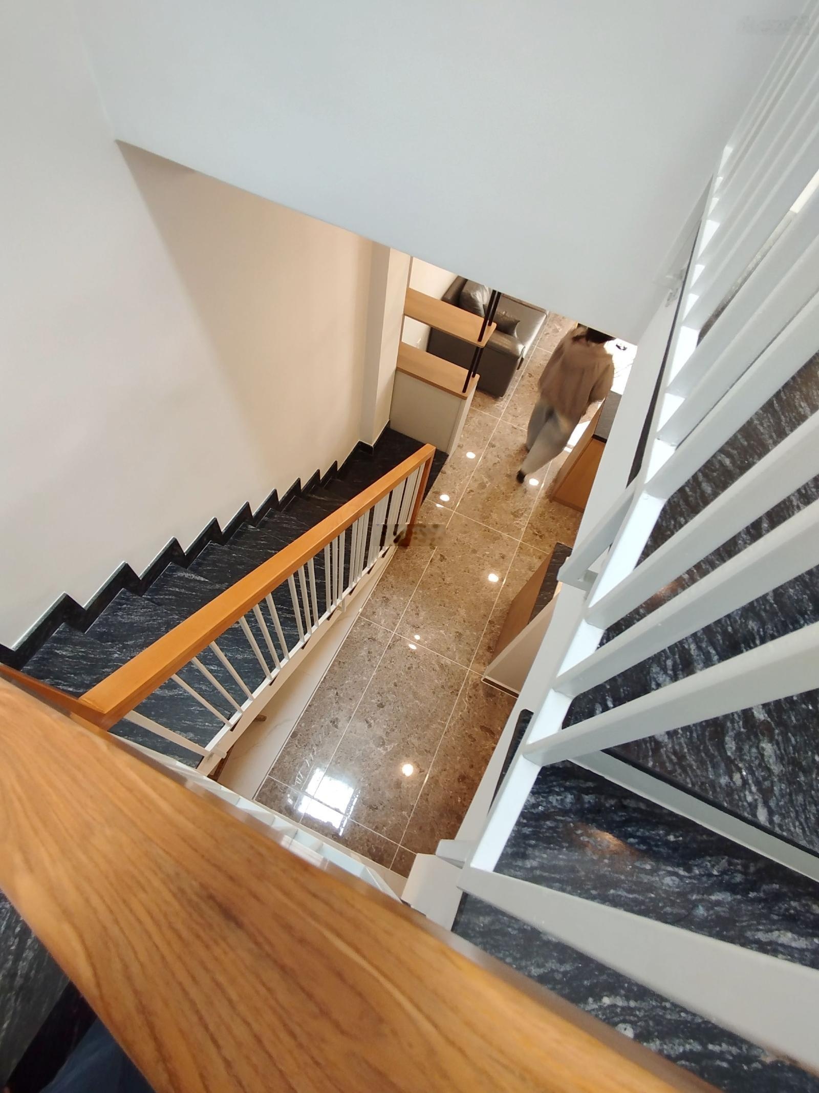 Bán nhà tân bình, lý thường k, tầng mới 100% full nội thất,sd50m2, 2 xe tải đậu cửa, nhỉnh 4 tỷ