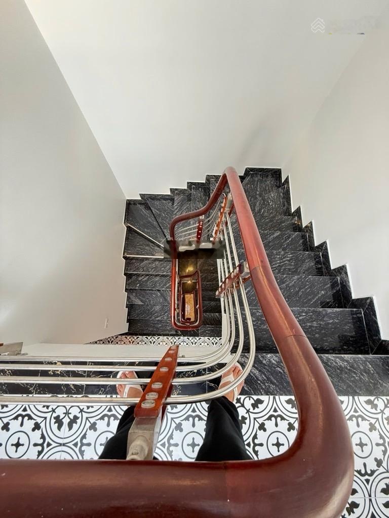 Bán nhà 4 tầng thạch bàn, long biên, hà nội