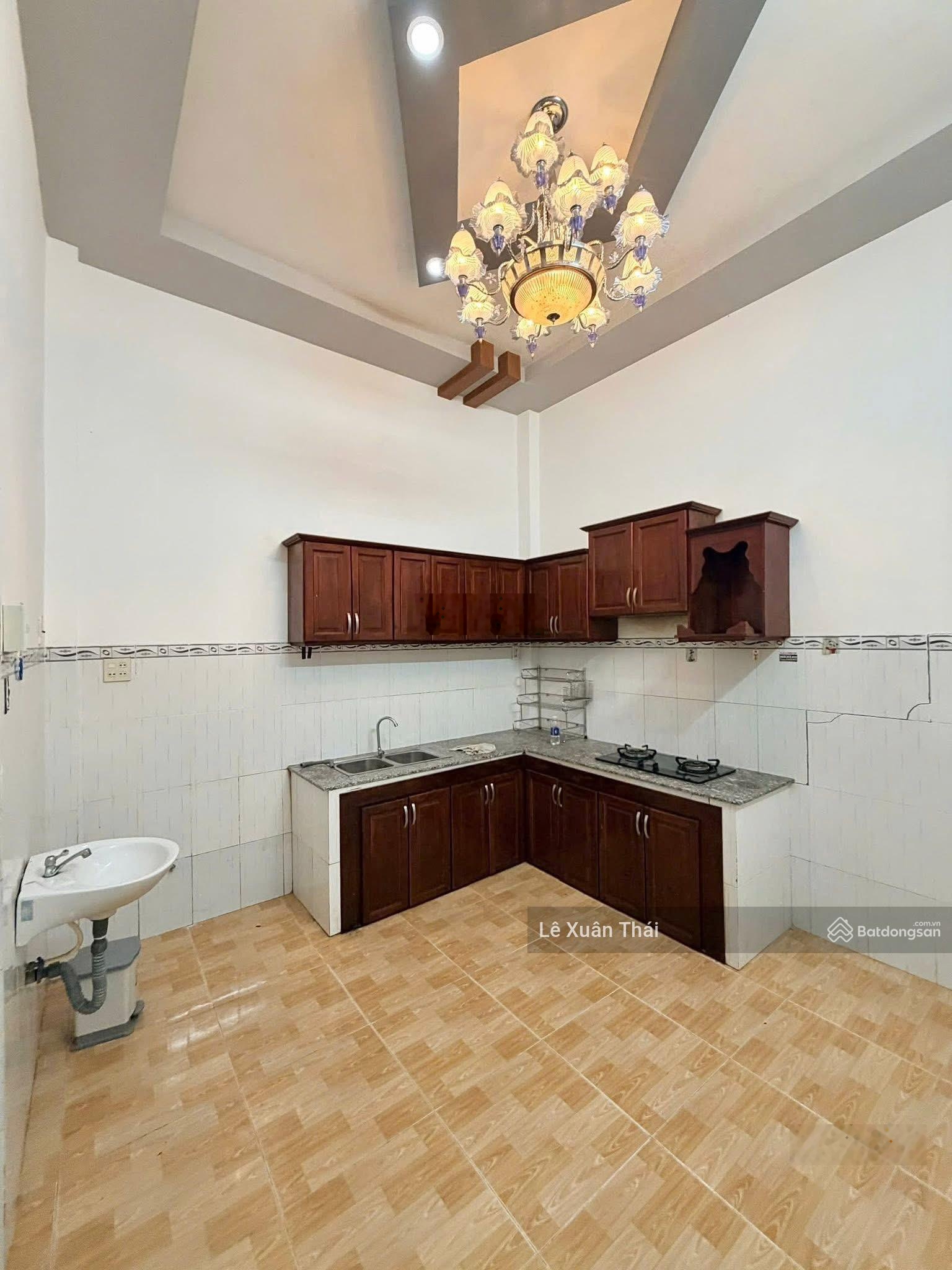 Hiếm, nhà sát mặt tiền Đường 3/2, 3 tầng, 40m2 ngang 4,1m, hẻm xe tải. Giá 6.1 tỷ, P12 Q11