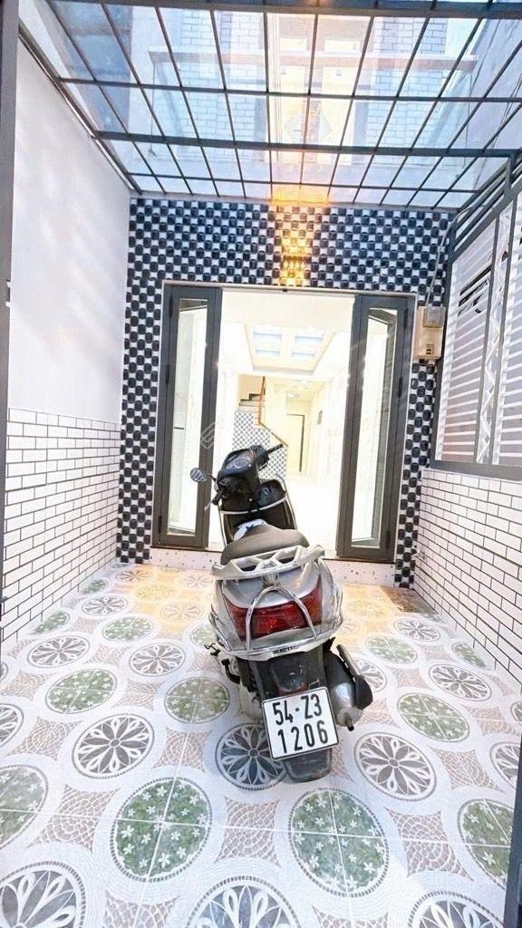 Bán nhà chính chủ góc 2 mặt tiền hẻm 4m đoàn văn bơ, quận 4 giá tốt