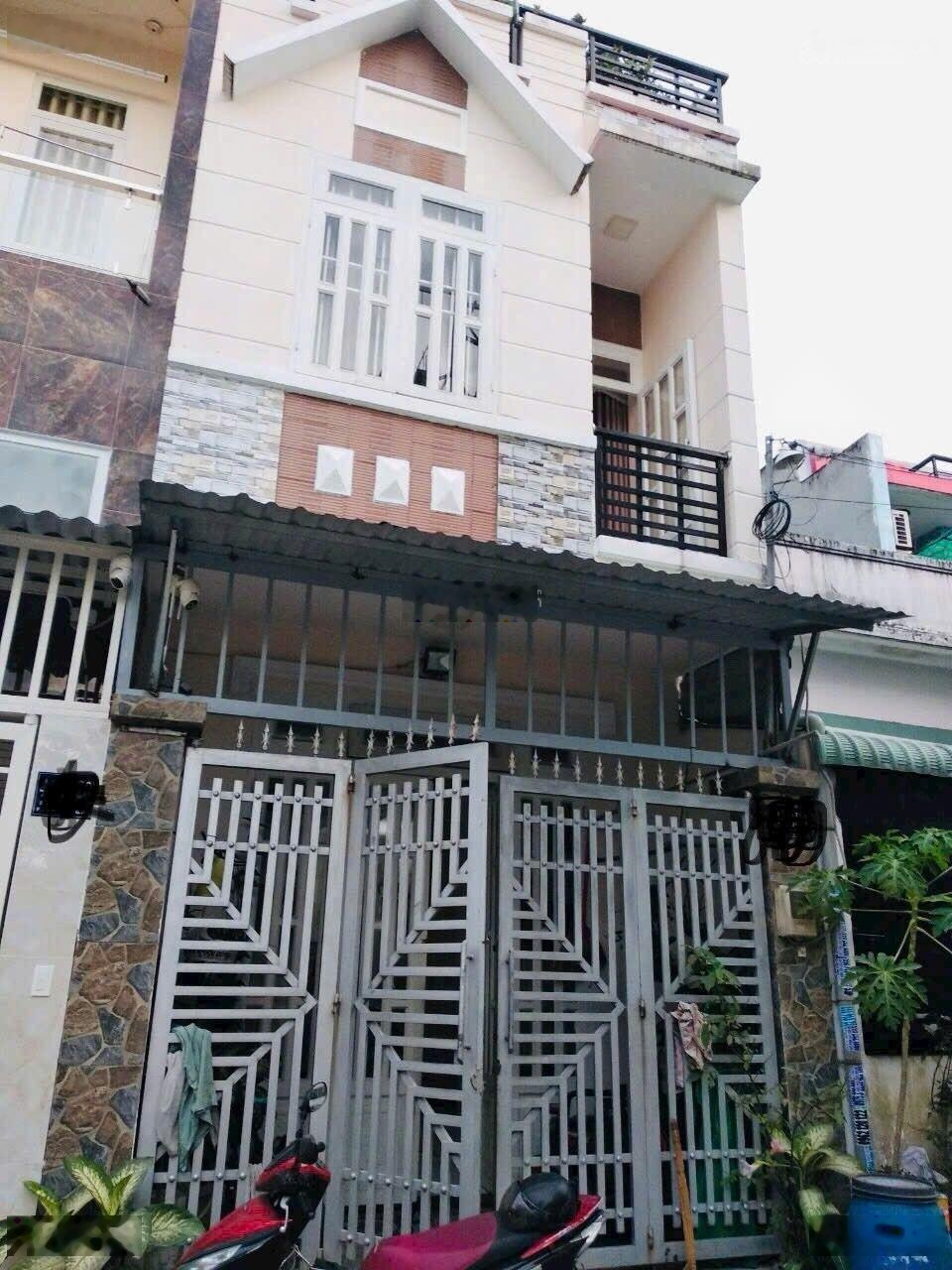 : Bán nhà 1 trệt 1 lầu sân thượng Linh Xuân, Thủ Đức. - Đường oto thông. Giá 5,1 tỷ bớt lộc - Có