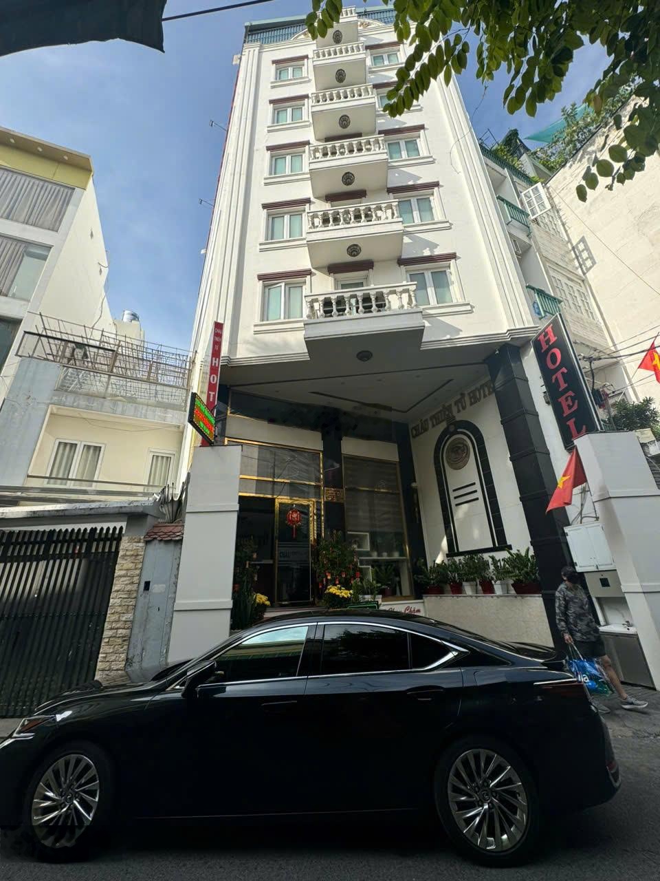 Dòng tiền 250 triệu/tháng - Bán gấp Khách Sạn khu sân bay Tân Bình DT 8m x 20m Hầm 7 Tầng Giá 44 tỷ