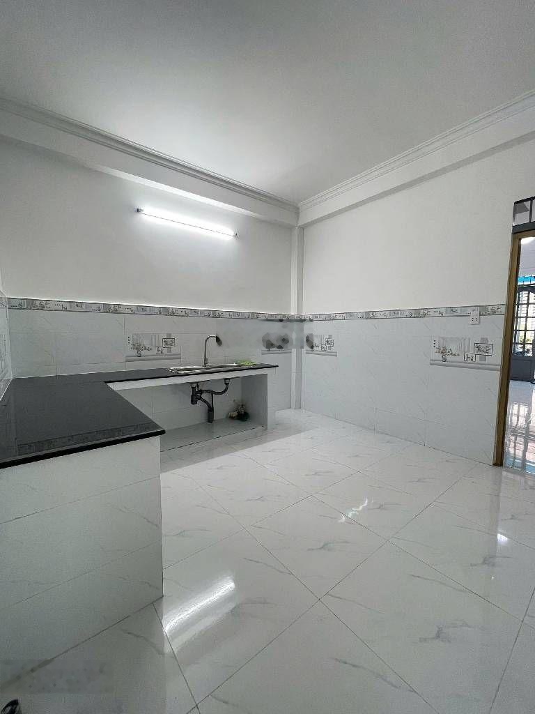 5 tỷ 200 thương lượng, nhà ngon 3 tầng, đường 5 mét thông, diện tích : 4 x 14