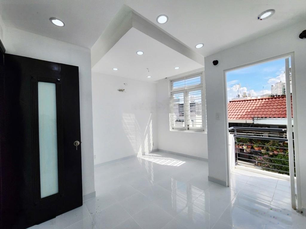 Hiếm tân sơn nhì 5 tầng hẻm xe hơi giá chỉ 6t.ỷ38