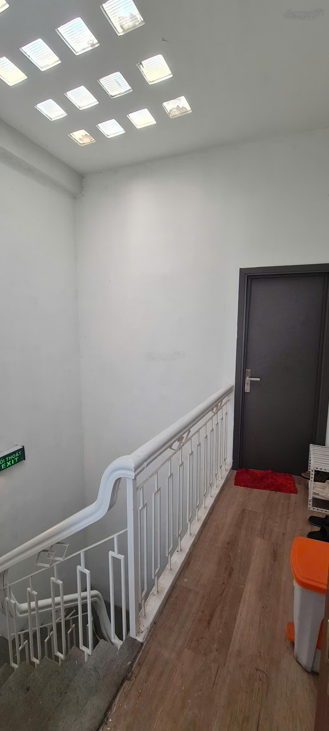 Xuất cảnh bán gấp - Bán nhà Lê Thánh Tôn 42.4m² 4 tầng - 15.5 tỷ